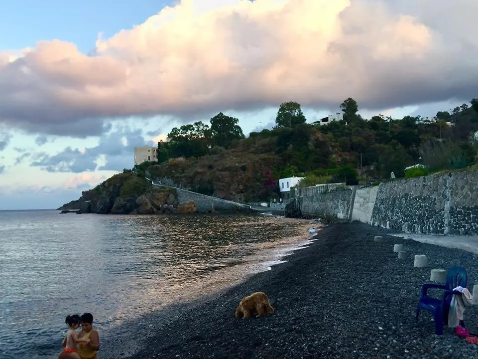 Holiday home Casa Vacanze Lipari Da Sergio Spiaggia Sotto Casa