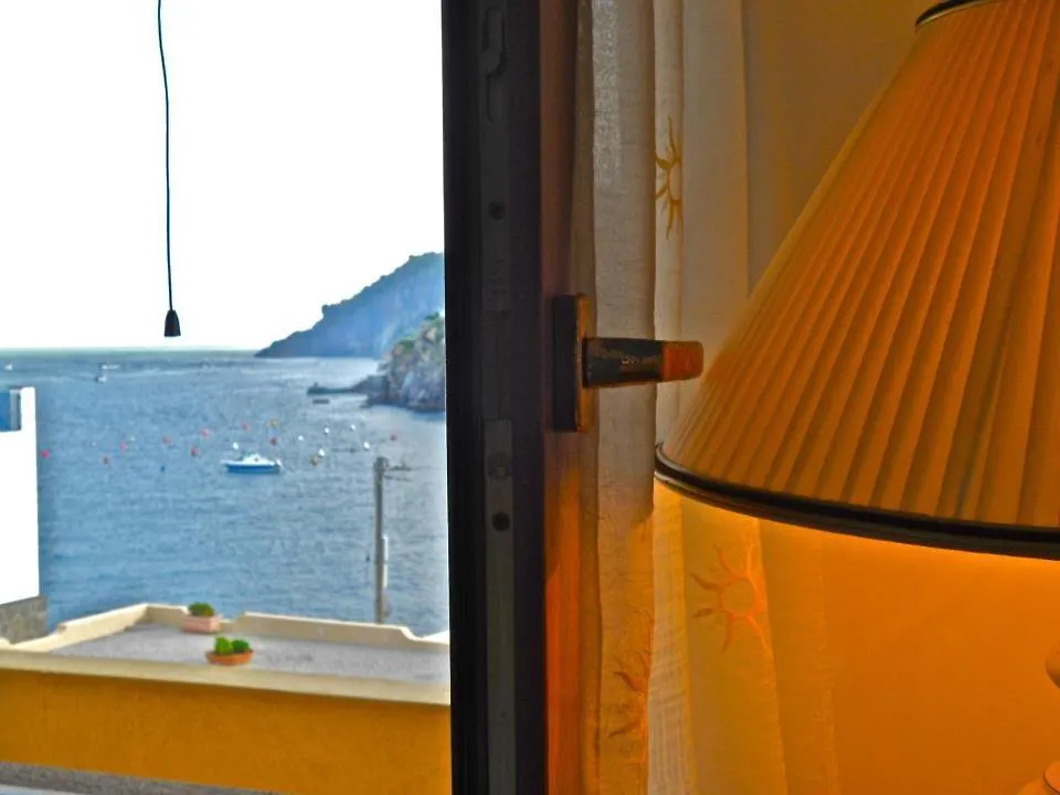 Casa Vacanze Lipari Da Sergio Spiaggia Sotto Casa Holiday home