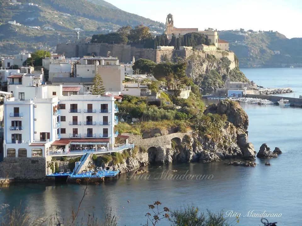 Holiday home Casa Vacanze Lipari Da Sergio Spiaggia Sotto Casa